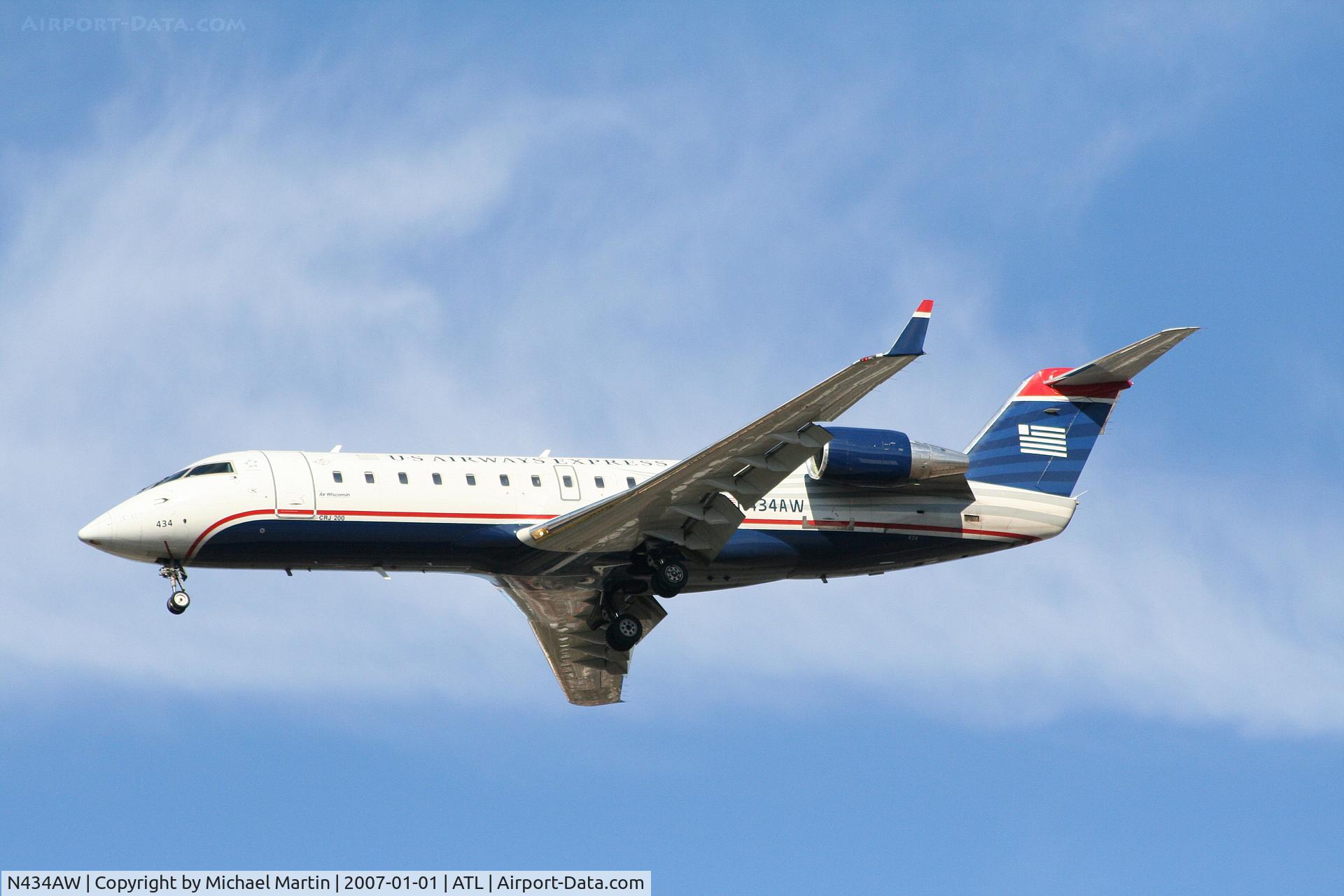N434AW, 1999 Bombardier CRJ-200ER (CL-600-2B19) C/N 7322, On final for Runway 26L