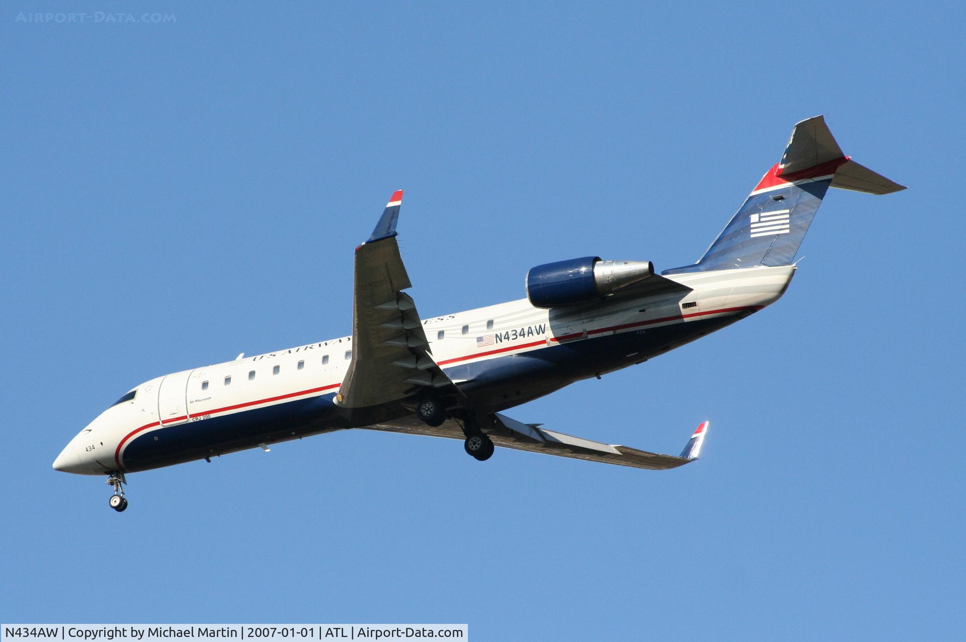 N434AW, 1999 Bombardier CRJ-200ER (CL-600-2B19) C/N 7322, Over the numbers of 26L