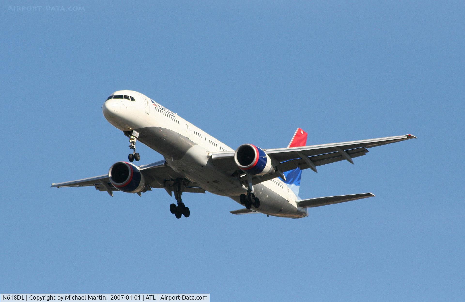 N618DL, 1986 Boeing 757-232 C/N 22908, On final for Runway 26L