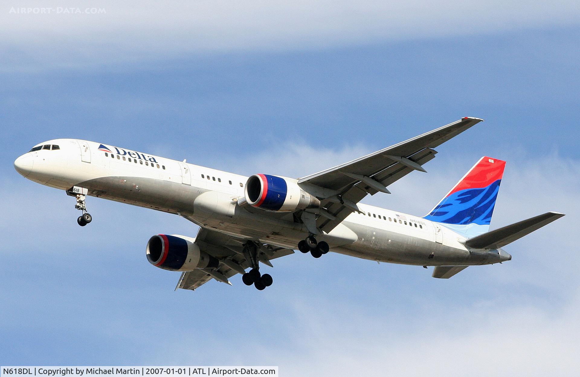 N618DL, 1986 Boeing 757-232 C/N 22908, On final for Runway 26L
