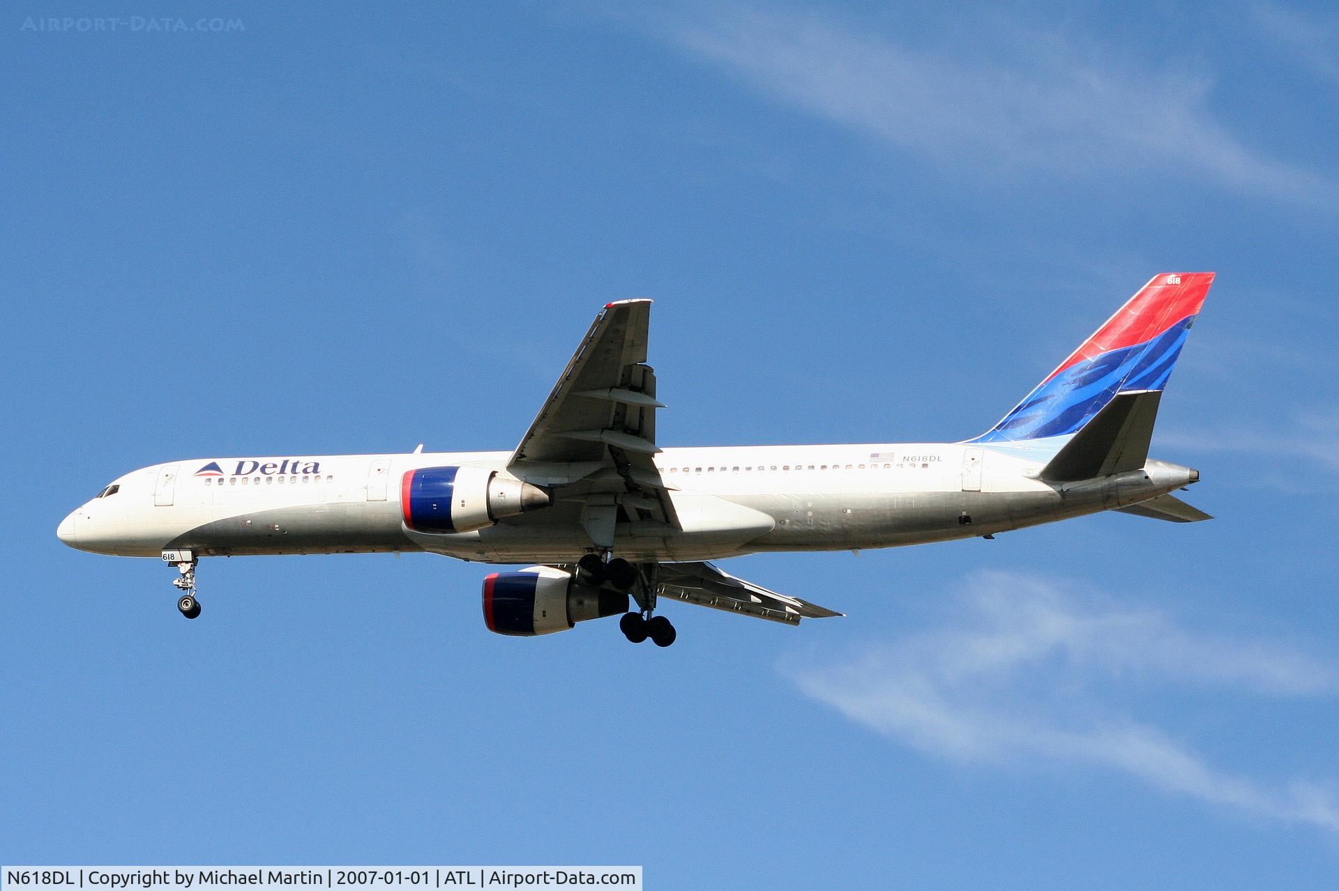 N618DL, 1986 Boeing 757-232 C/N 22908, Over the numbers of 26L