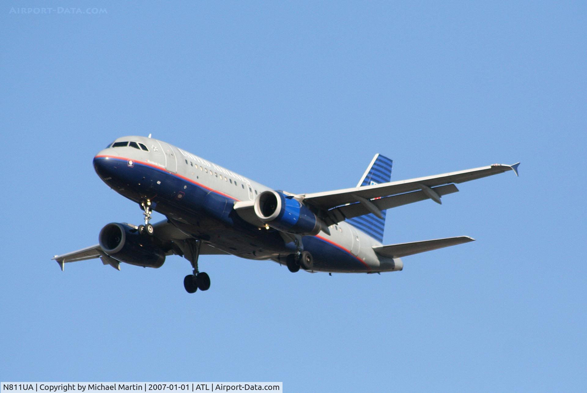 N811UA, 1998 Airbus A319-131 C/N 847, On final for Runway 26L