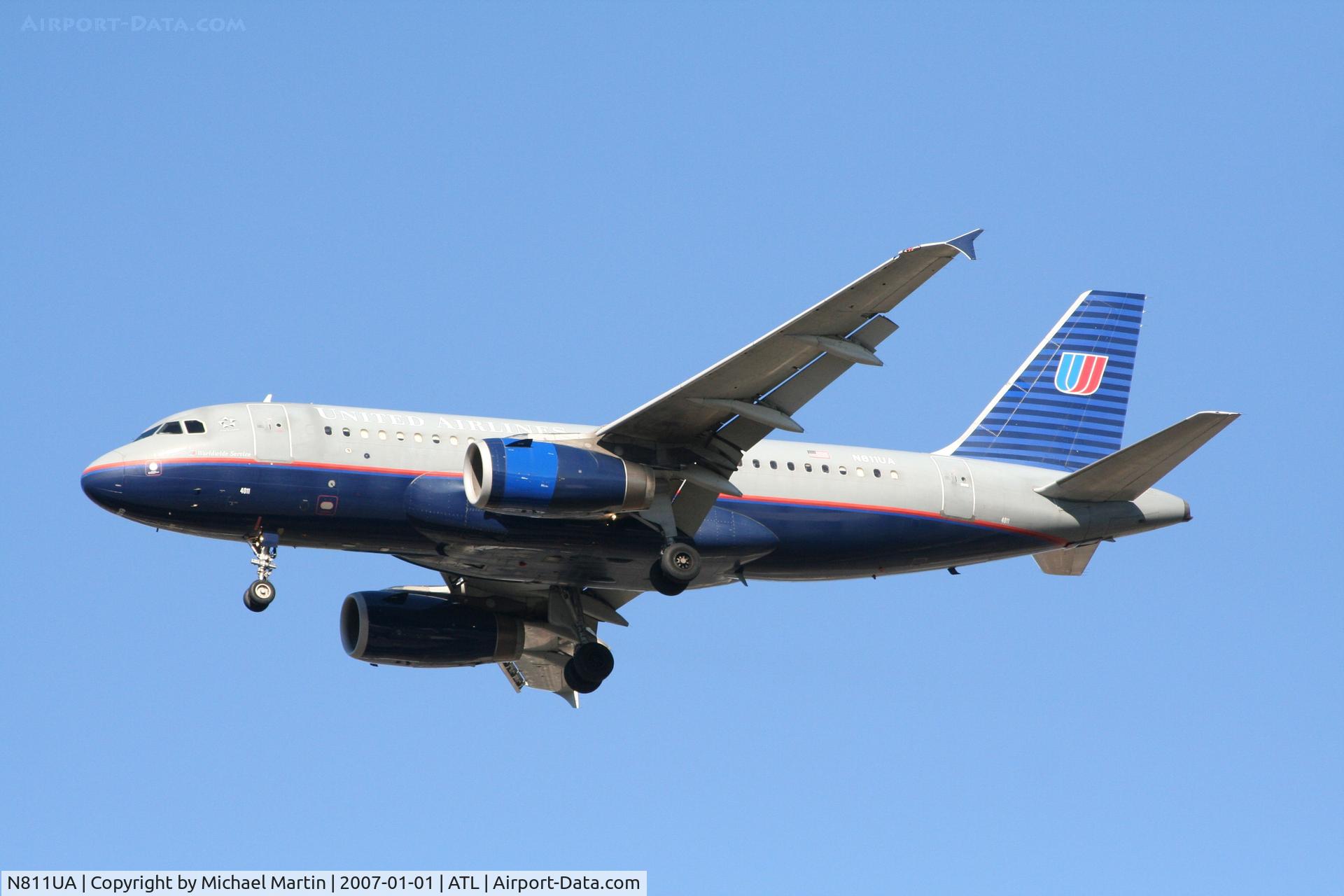 N811UA, 1998 Airbus A319-131 C/N 847, On final for Runway 26L