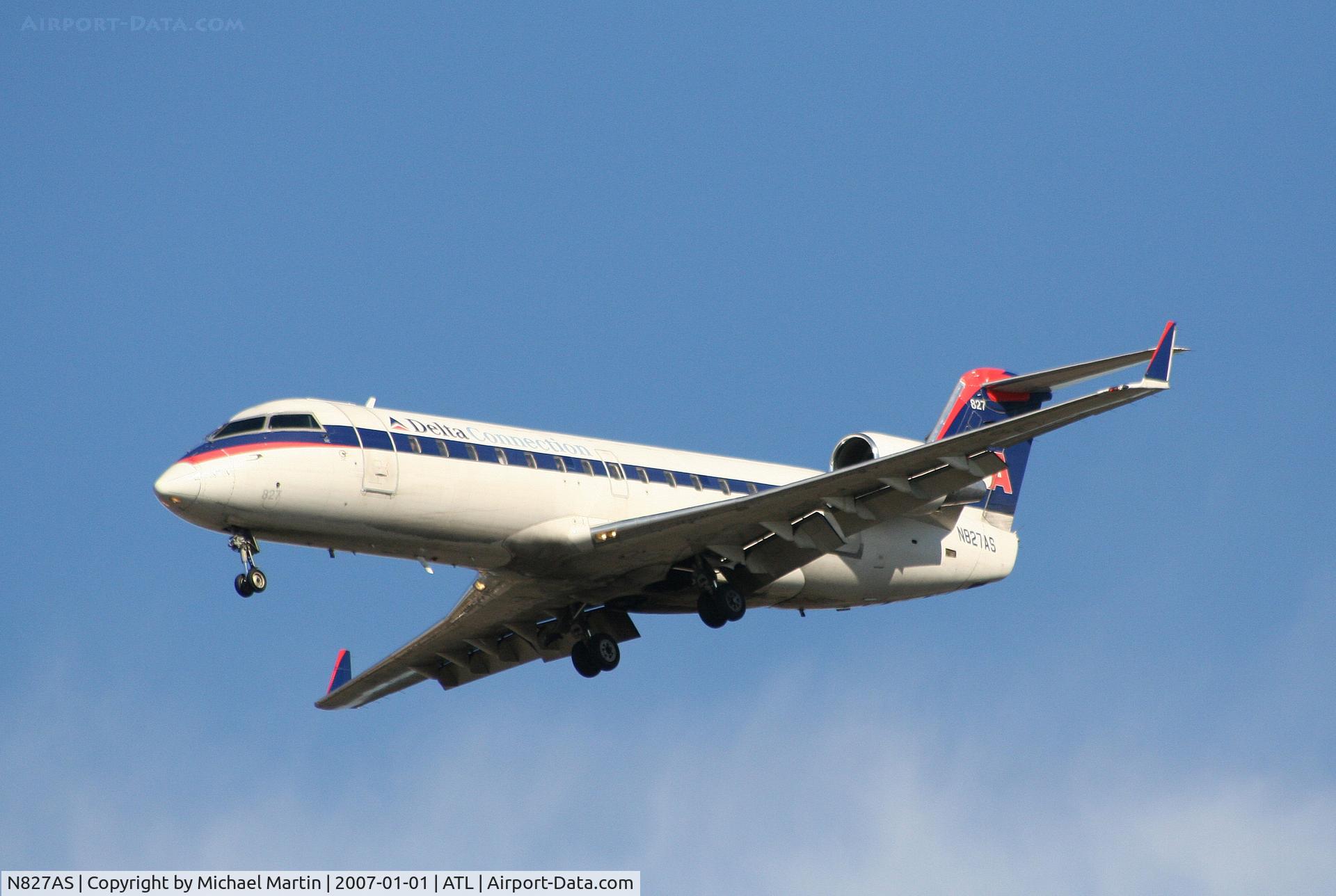 N827AS, 1997 Canadair CRJ-200ER (CL-600-2B19) C/N 7212, On final for Runway 26L