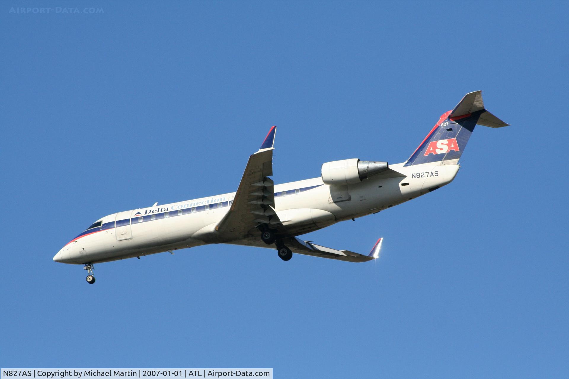 N827AS, 1997 Canadair CRJ-200ER (CL-600-2B19) C/N 7212, On final for Runway 26L