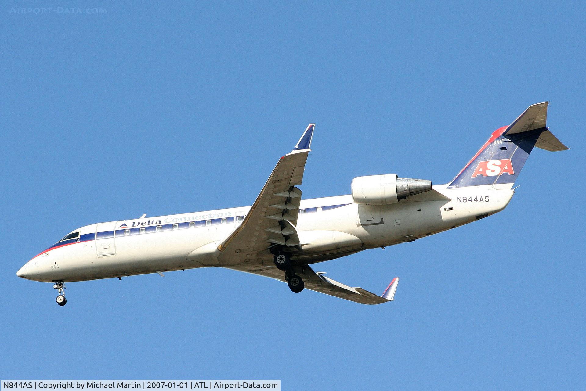 N844AS, 1999 Bombardier CRJ-200ER (CL-600-2B19) C/N 7317, Over the numbers of 26L
