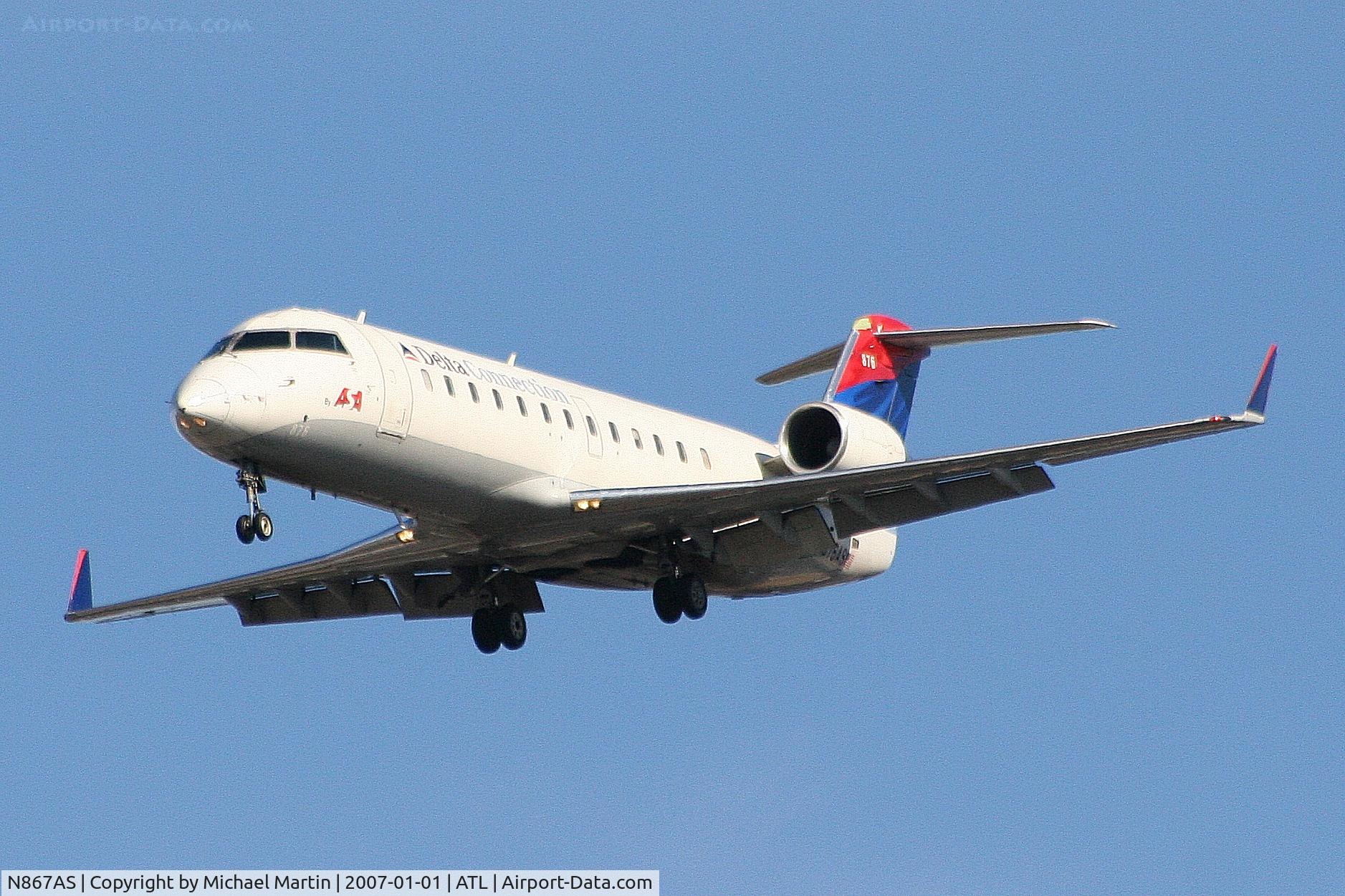 N867AS, 2000 Bombardier CRJ-200ER (CL-600-2B19) C/N 7463, On final for Runway 26L