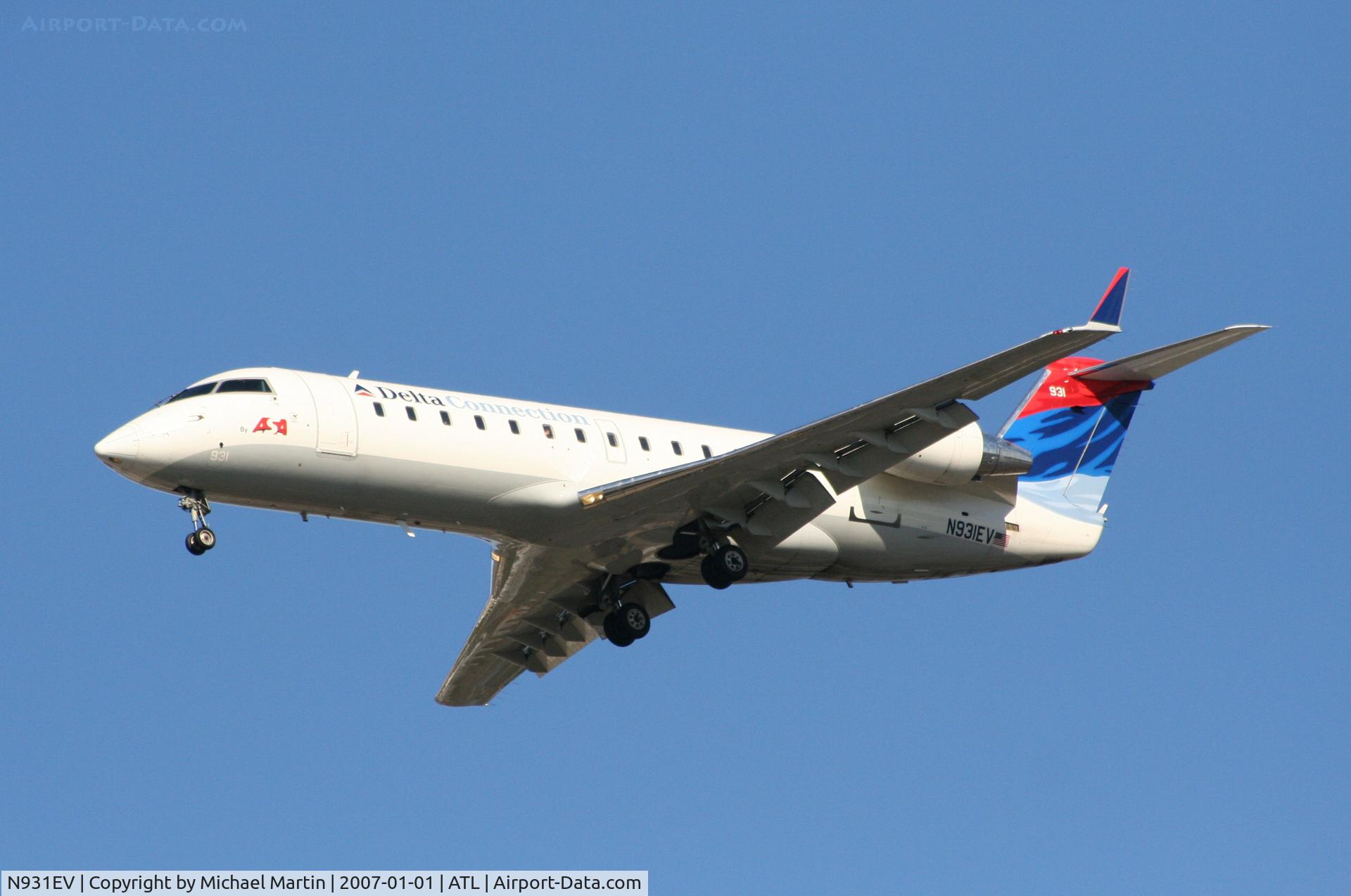 N931EV, 2005 Bombardier CRJ-200ER (CL-600-2B19) C/N 8015, On final for Runway 26L