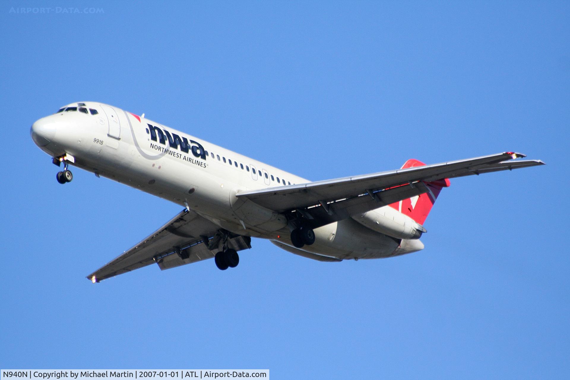 N940N, 1973 Douglas DC-9-32 C/N 47572, On final for Runway 26L
