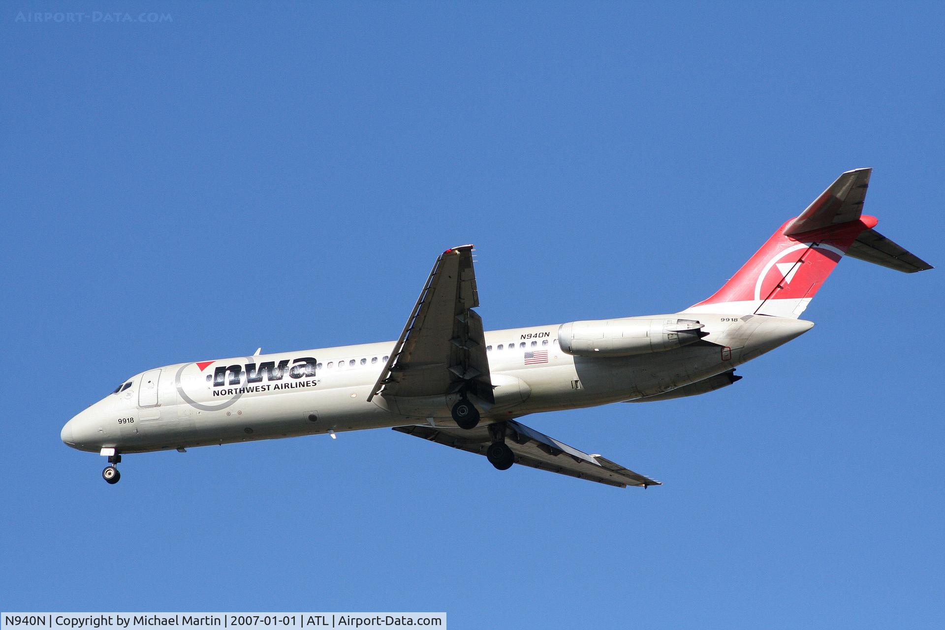 N940N, 1973 Douglas DC-9-32 C/N 47572, On final for Runway 26L