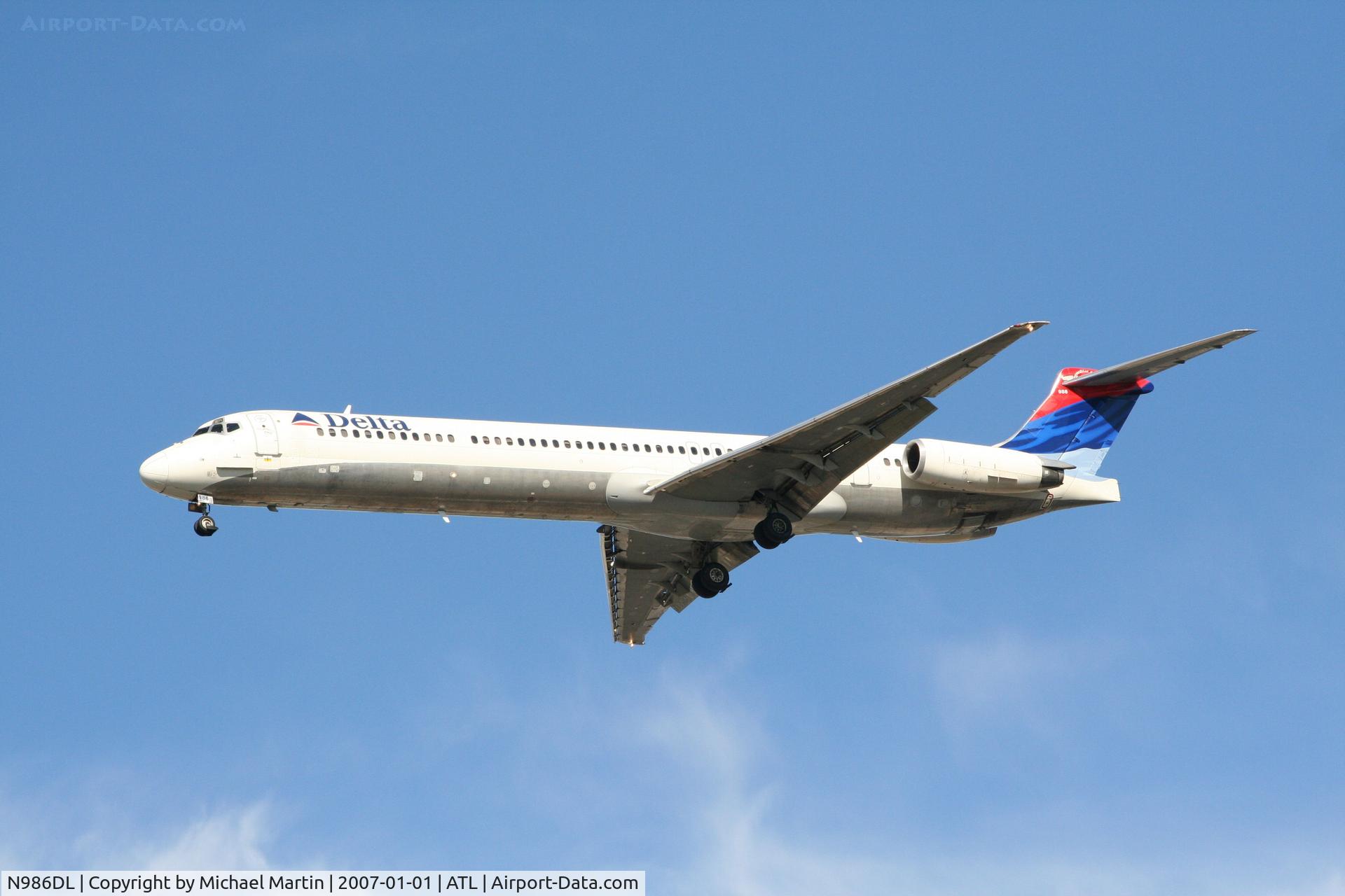 N986DL, 1991 McDonnell Douglas MD-88 C/N 53313, On final for Runway 26L