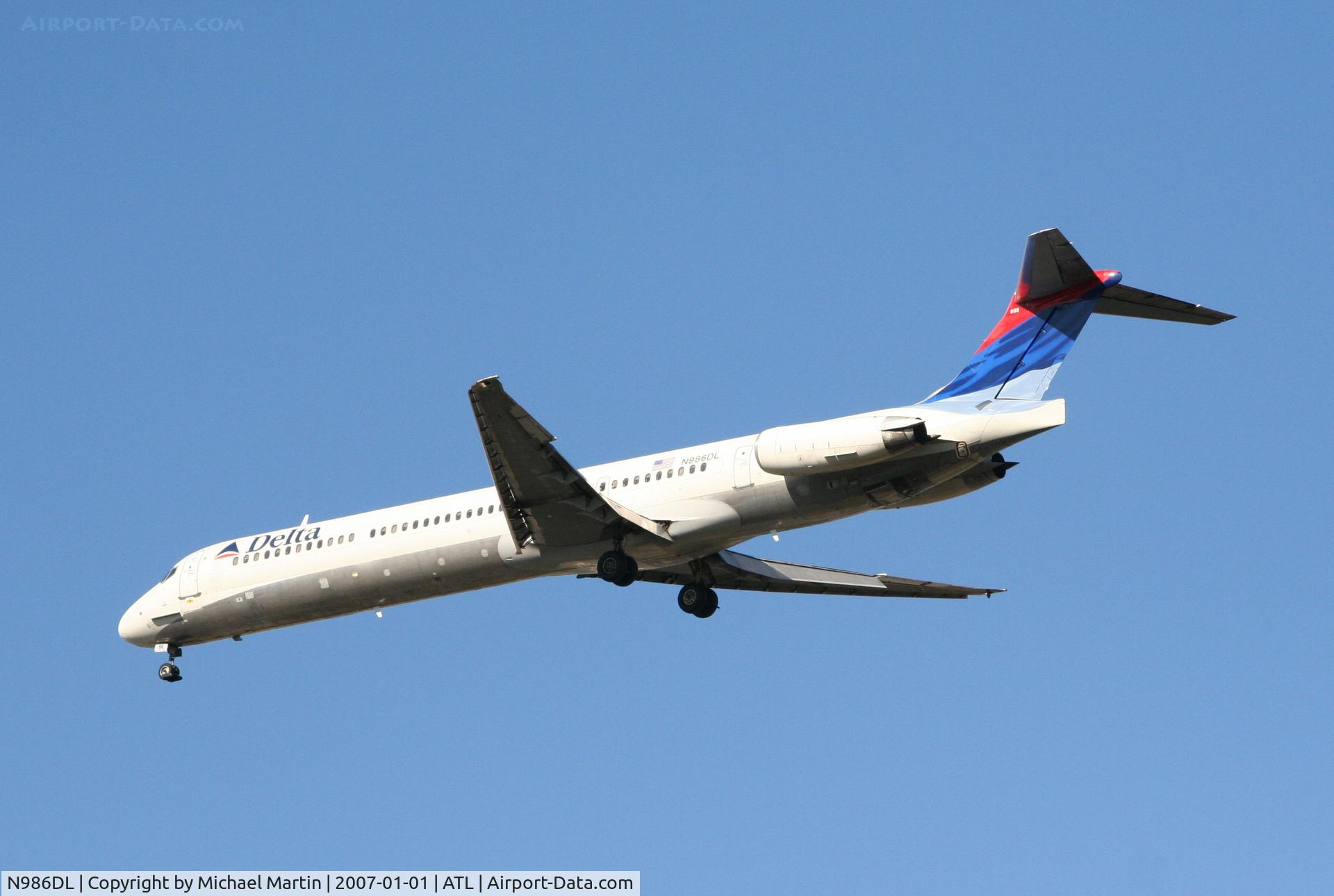 N986DL, 1991 McDonnell Douglas MD-88 C/N 53313, Over the numbers of 26L
