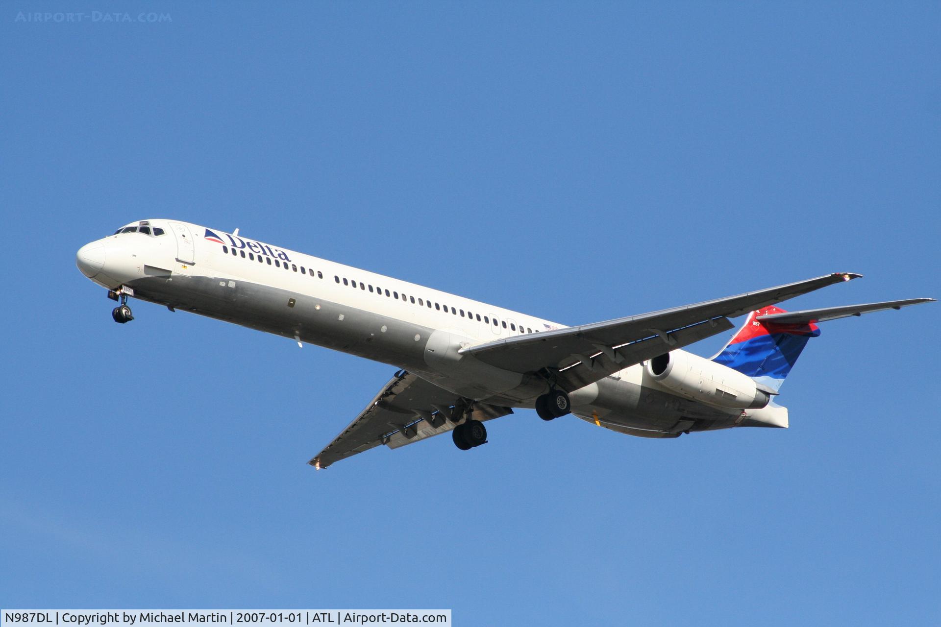 N987DL, 1991 McDonnell Douglas MD-88 C/N 53338, On final for Runway 26L