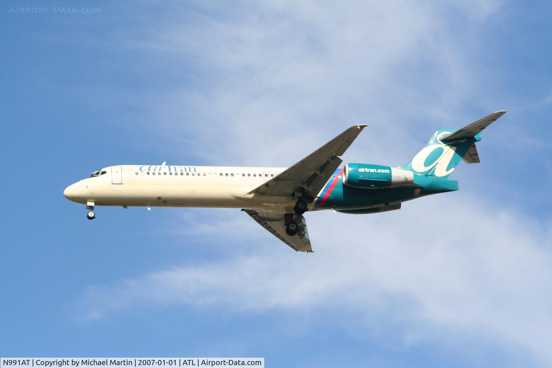 N991AT, 2002 Boeing 717-200 C/N 55135, On final for Runway 26L