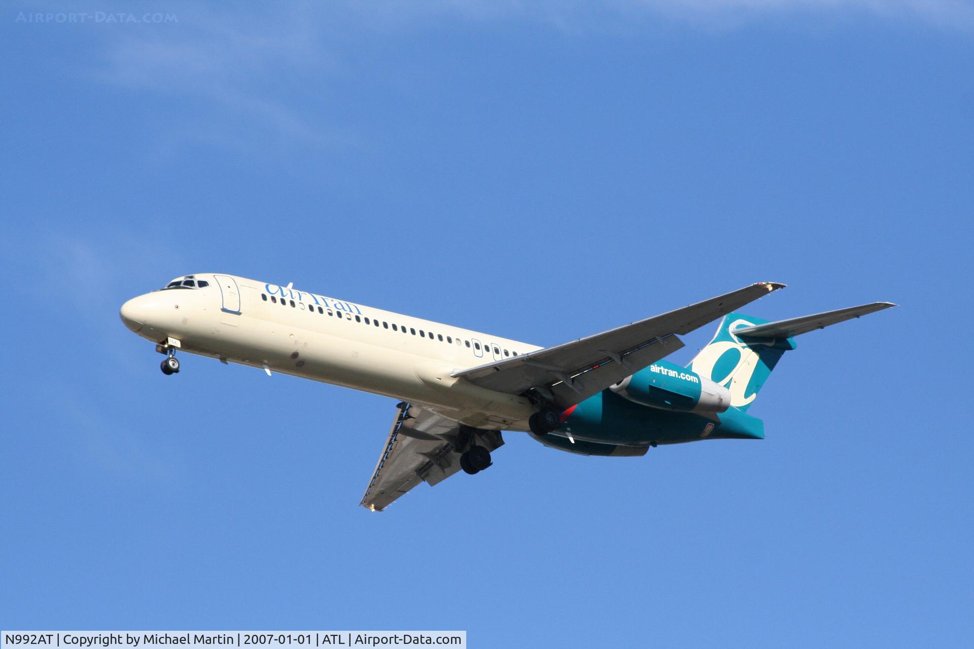 N992AT, 2002 Boeing 717-200 C/N 55136, On final for Runway 26L