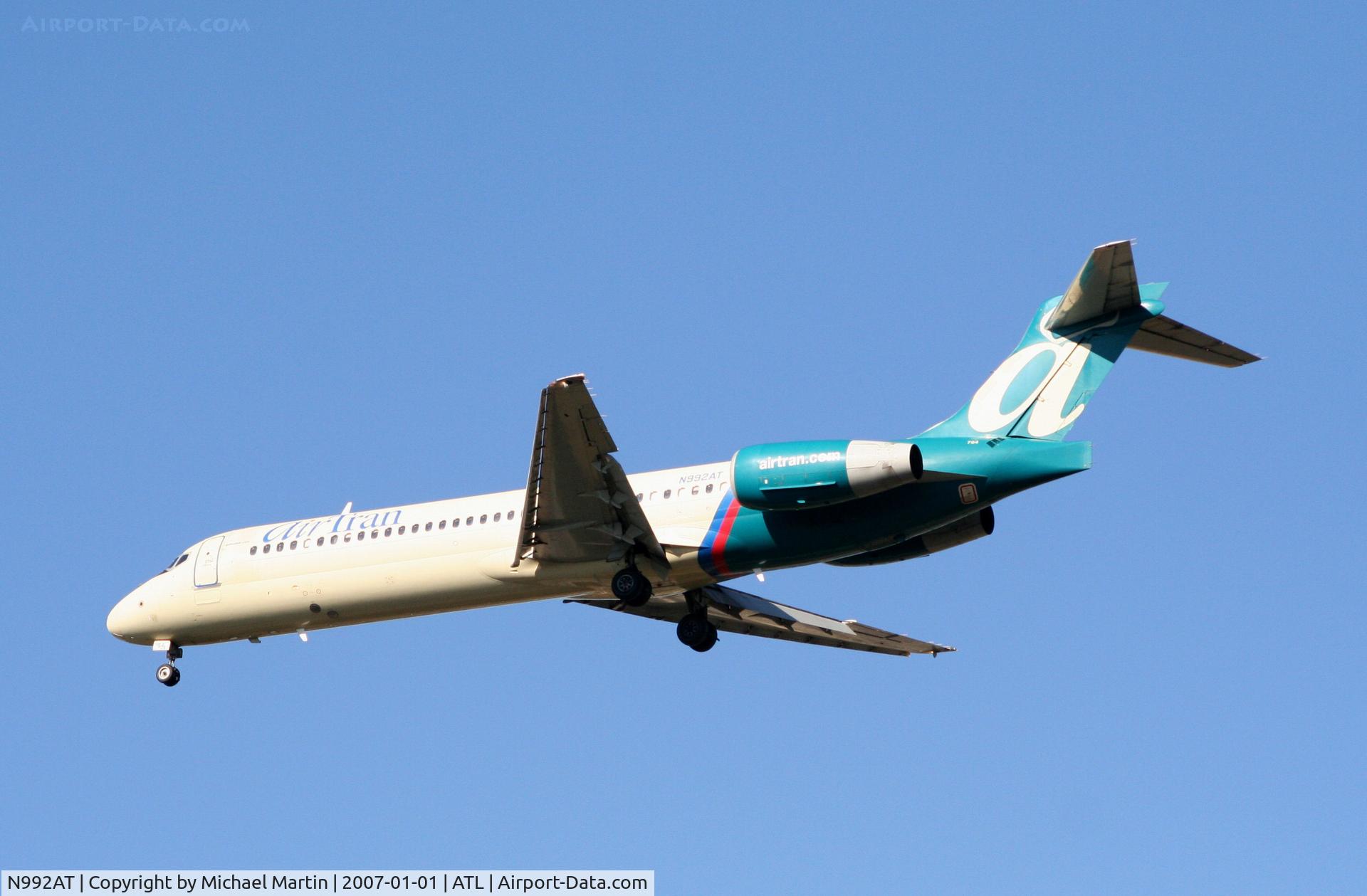 N992AT, 2002 Boeing 717-200 C/N 55136, Over the numbers of 26L