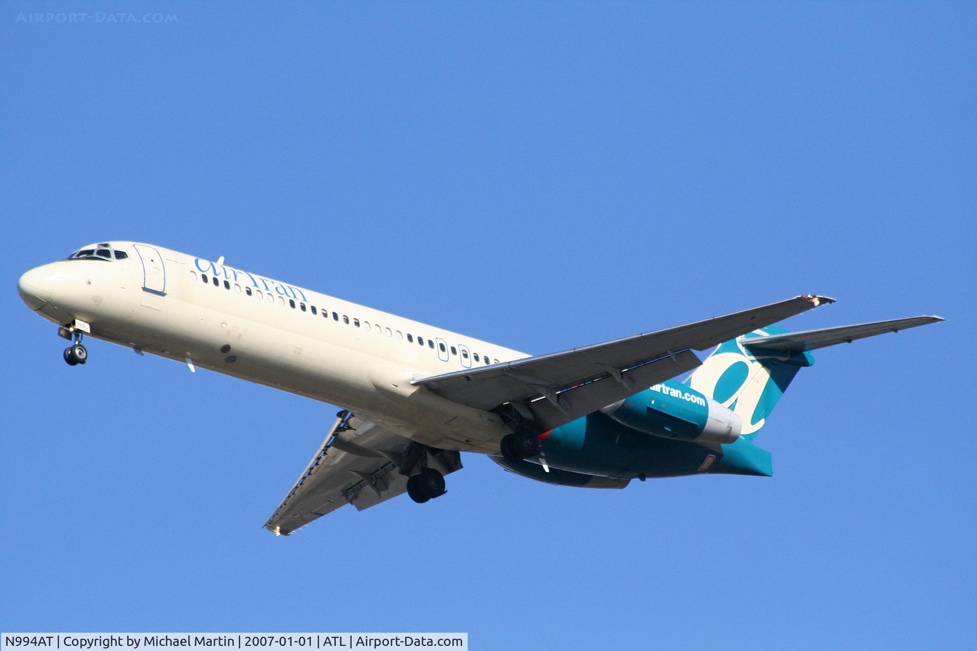 N994AT, 2002 Boeing 717-200 C/N 55138, On final for Runway 26L