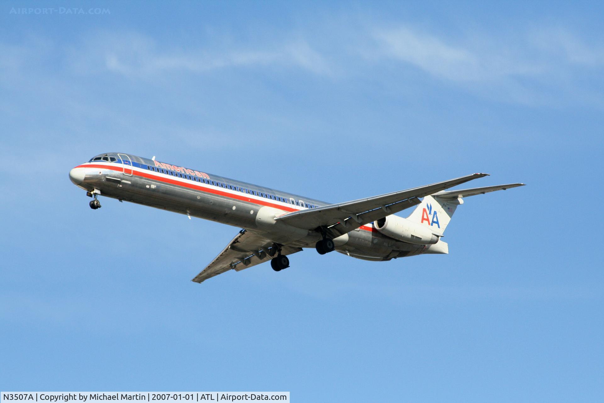 N3507A, 1989 McDonnell Douglas MD-82 (DC-9-82) C/N 49801, On final for Runway 26L