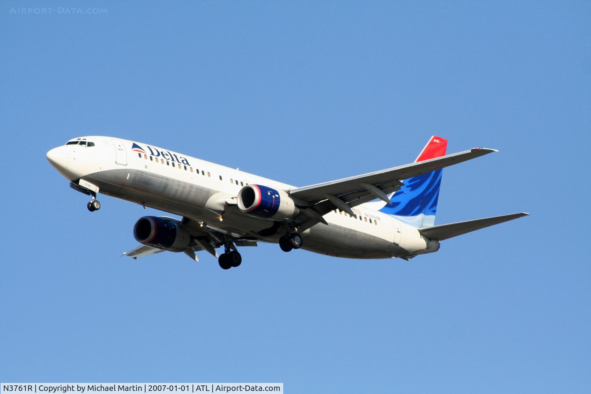N3761R, 2001 Boeing 737-832 C/N 29628, On final for Runway 26L