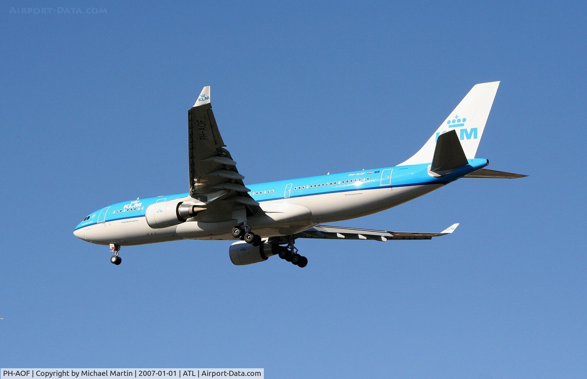 PH-AOF, 2006 Airbus A330-203 C/N 801, Over the numbers of 26L