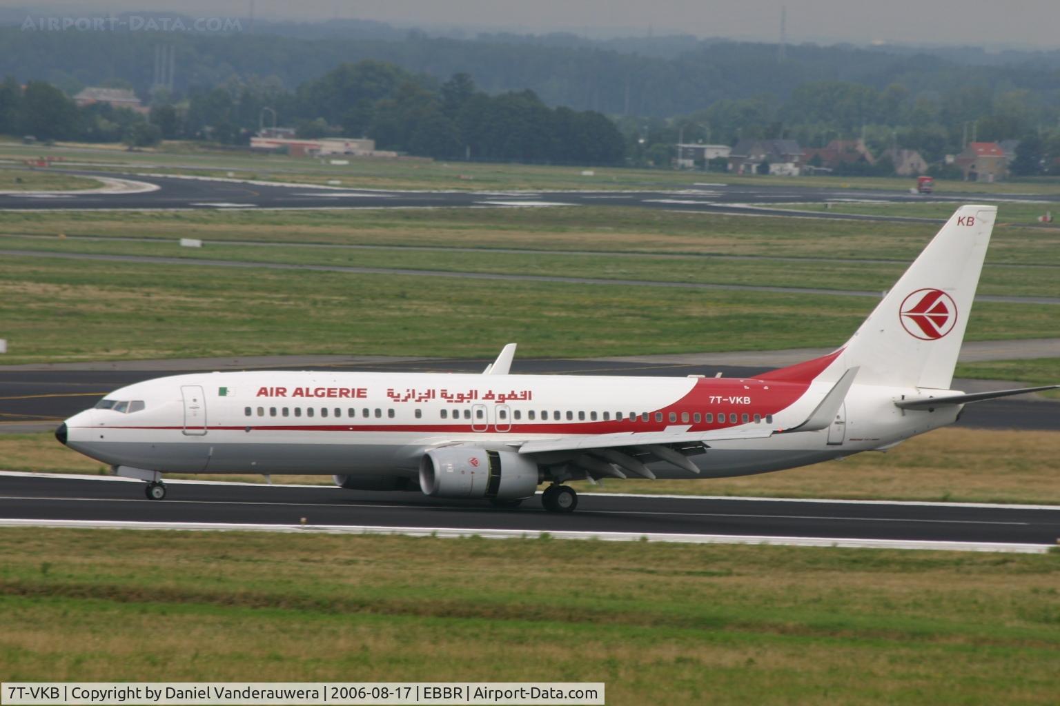 7T-VKB, 2005 Boeing 737-8D6 C/N 34165, just landed on rwy 25L
