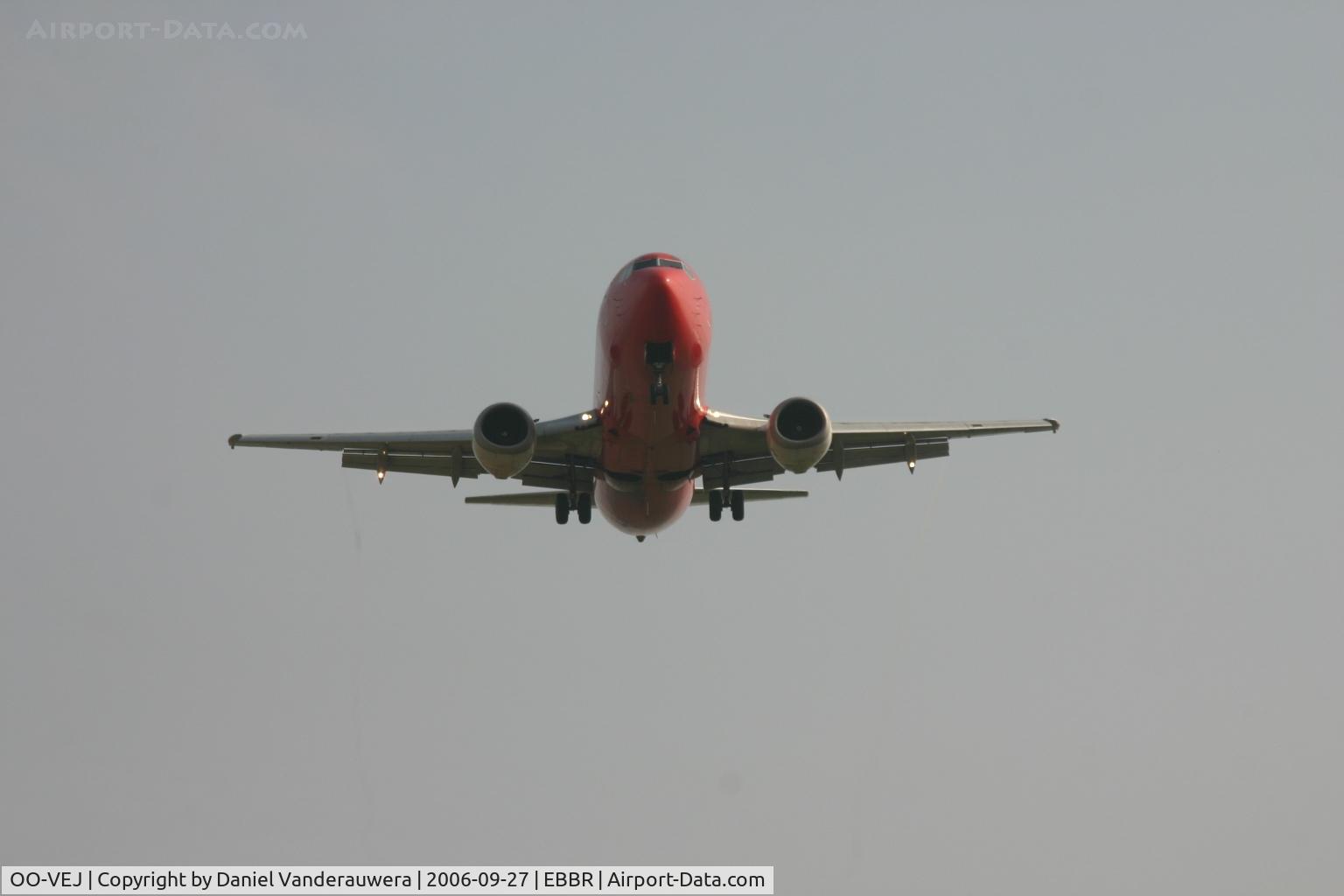 OO-VEJ, 1989 Boeing 737-405 C/N 24271, descending to rwy 25L