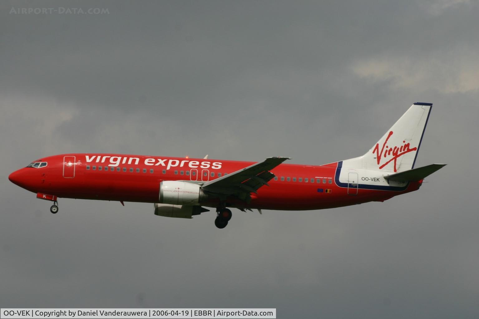 OO-VEK, 1989 Boeing 737-405 C/N 24270, descending to rwwy 25L