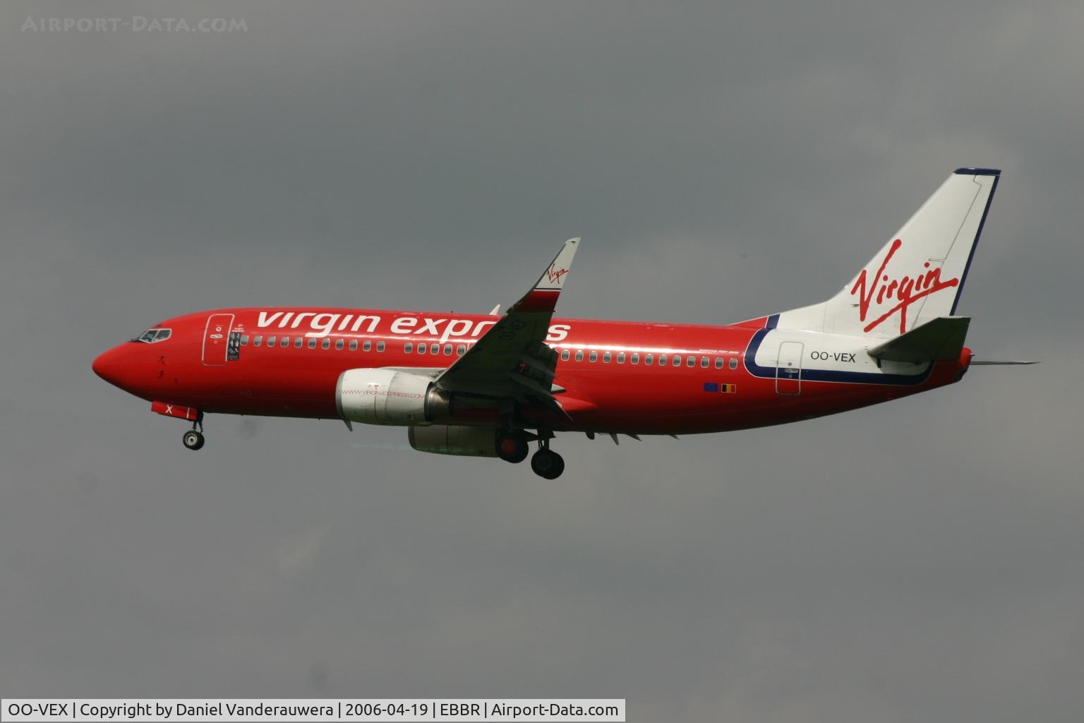 OO-VEX, 1997 Boeing 737-36N C/N 28670, descending to rwy 25L