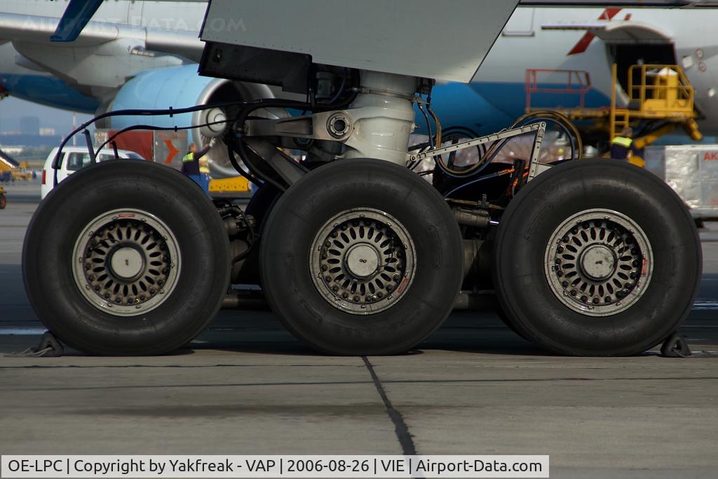 OE-LPC, 2002 Boeing 777-2Z9/ER C/N 29313, Austrian Arrows Boeing 777-200