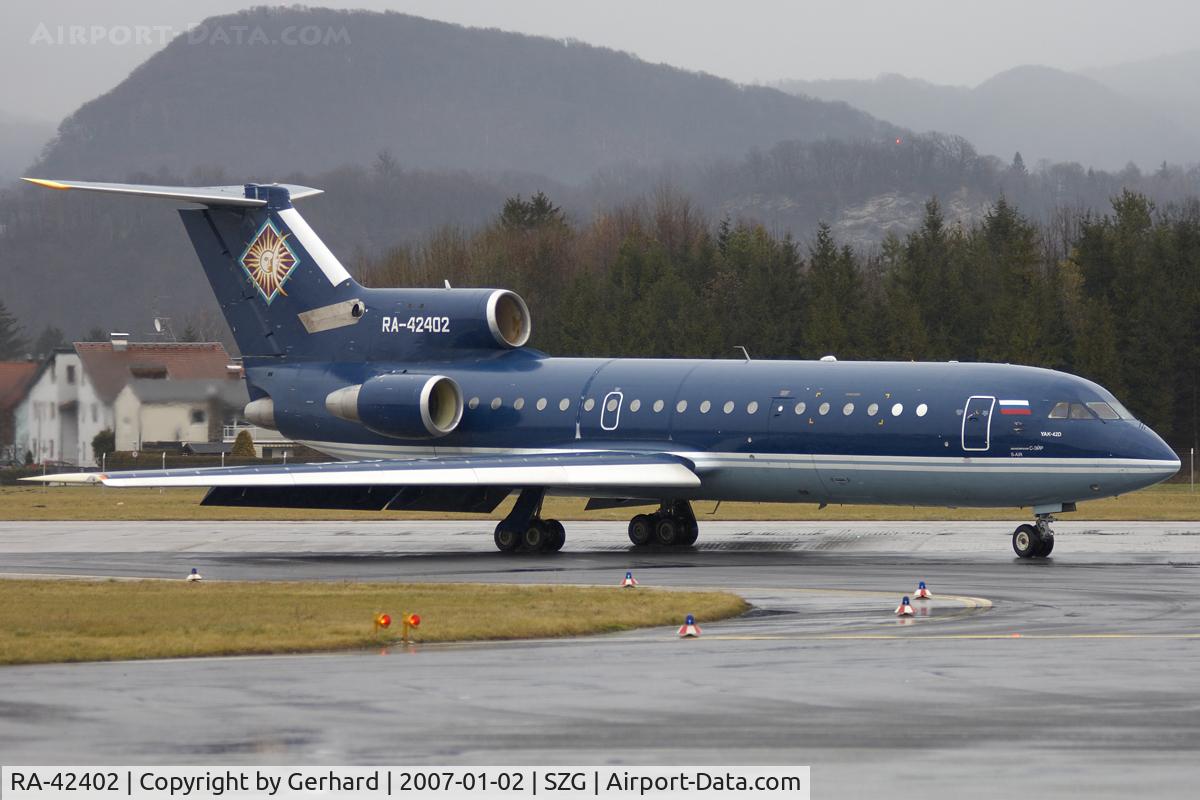 RA-42402, 1991 Yakovlev Yak-42D C/N 4520422116583, Saison-Opening @ SZG