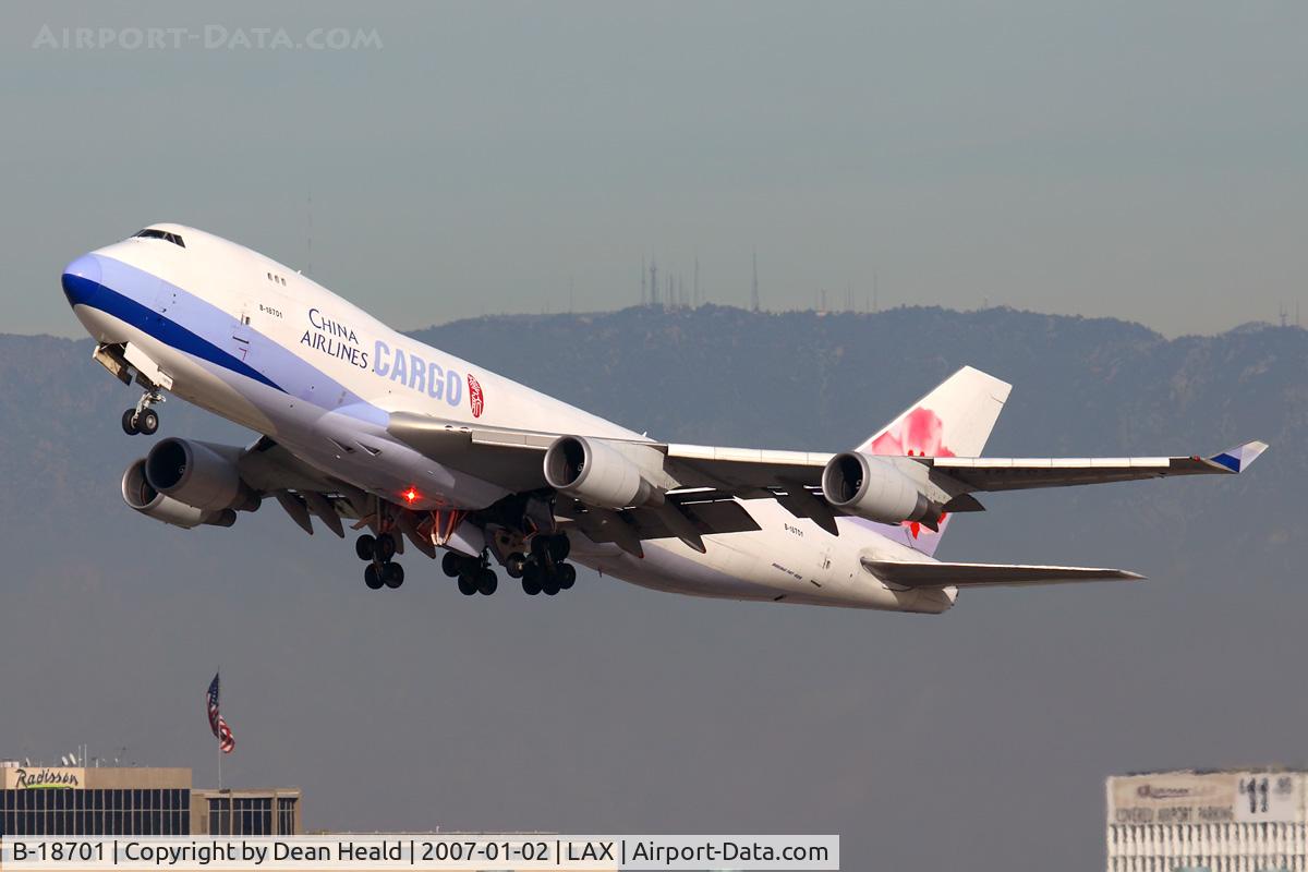 B-18701, 2000 Boeing 747-409F/SCD C/N 30759, China Airlines Cargo B-18701 (FLT CAL5251) climbing out from RWY 25R enroute to Chiang Kai Shek Int'l (RCTP).