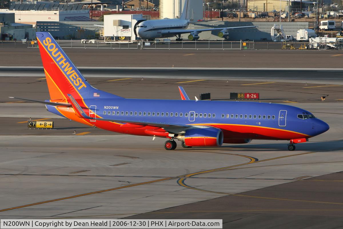 N200WN, 2005 Boeing 737-7H4 C/N 32482, Southwest Airlines N200WN (FLT SWA340) from Detroit Metro Wayne County (KDTW) taxiing to the gate after arrival on RWY 26.
