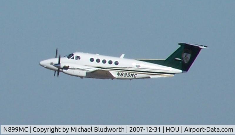 N899MC, 1982 Beech B200 King Air C/N BB-998, Departs on 30