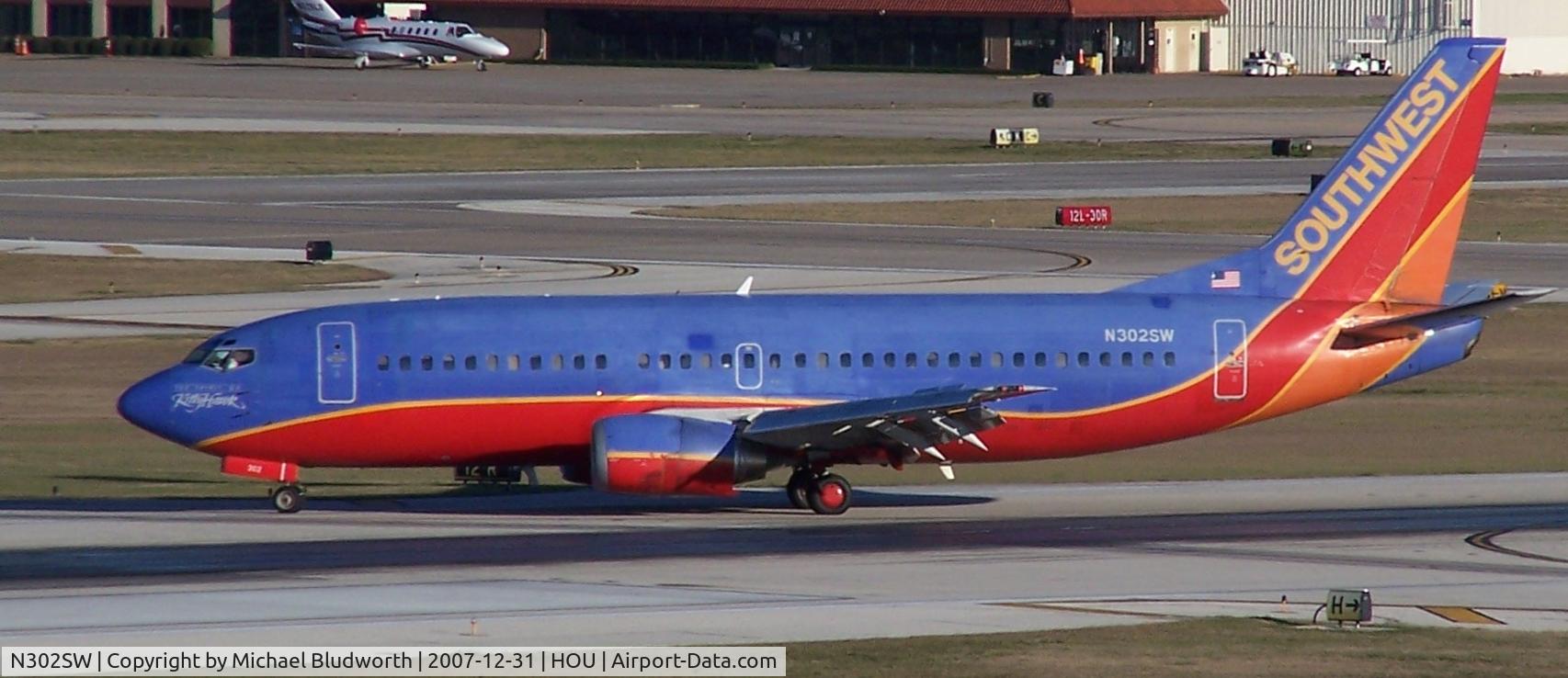 N302SW, 1984 Boeing 737-3H4 C/N 22942, Turns off 30 after landing. Needs a repaint.