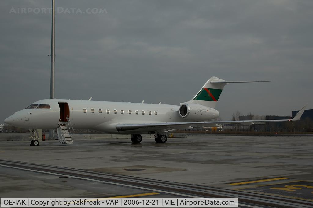 OE-IAK, 1996 Boeing 737-36M C/N 28333, Globalexpress