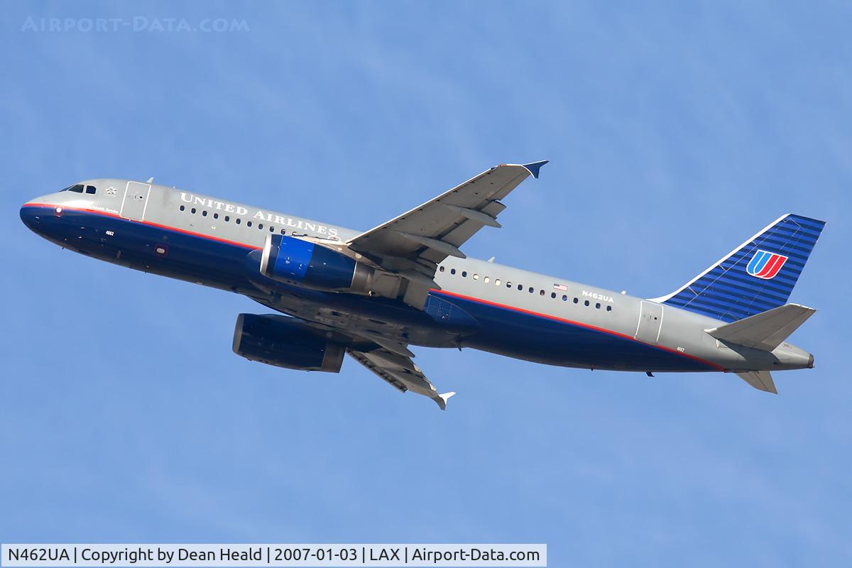 N462UA, 2000 Airbus A320-232 C/N 1272, United Airlines N462UA (FLT UAL979) climbing out from RWY 25R enroute to Mexico City.
