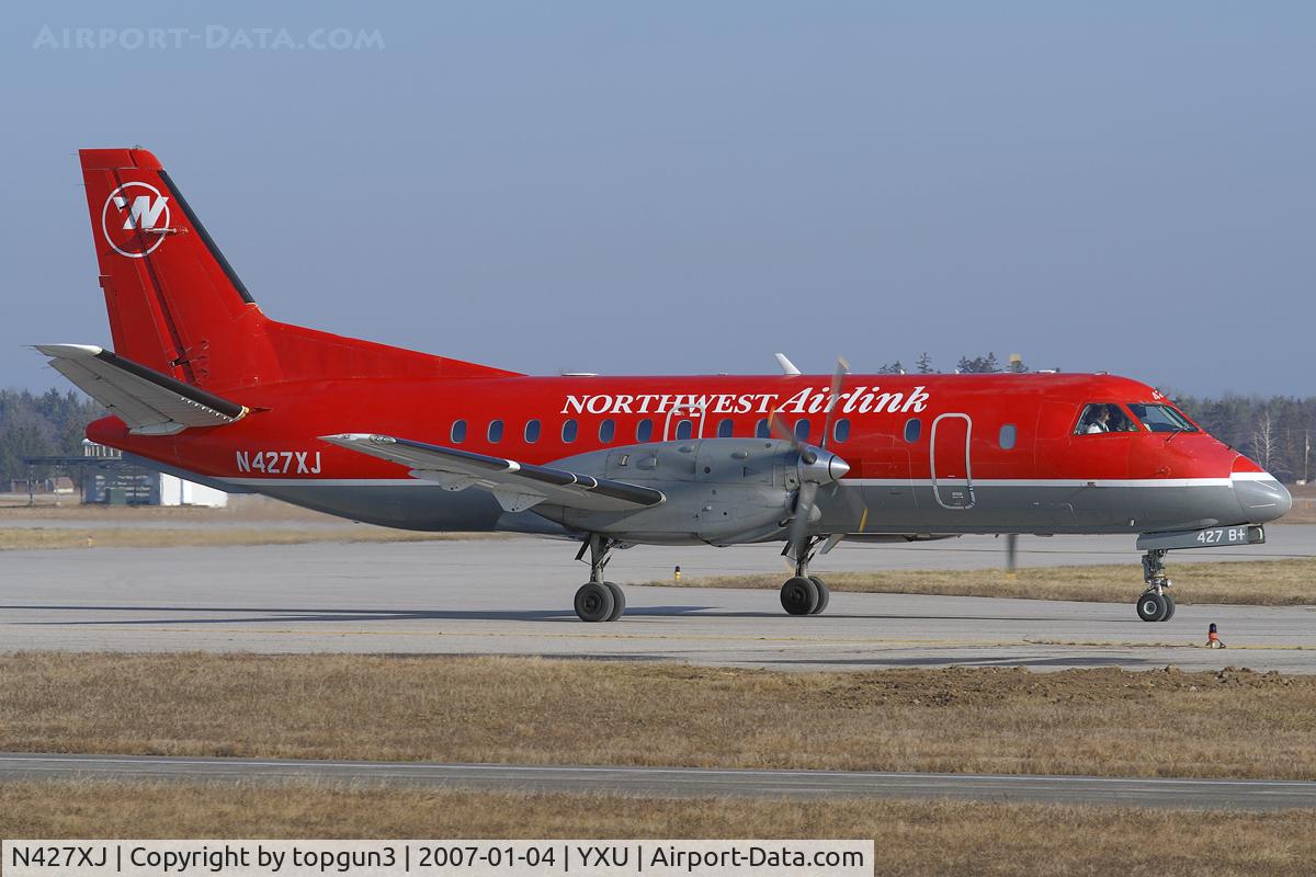 N427XJ, 1997 Saab 340B C/N 340B-427, Taxiing on Golf