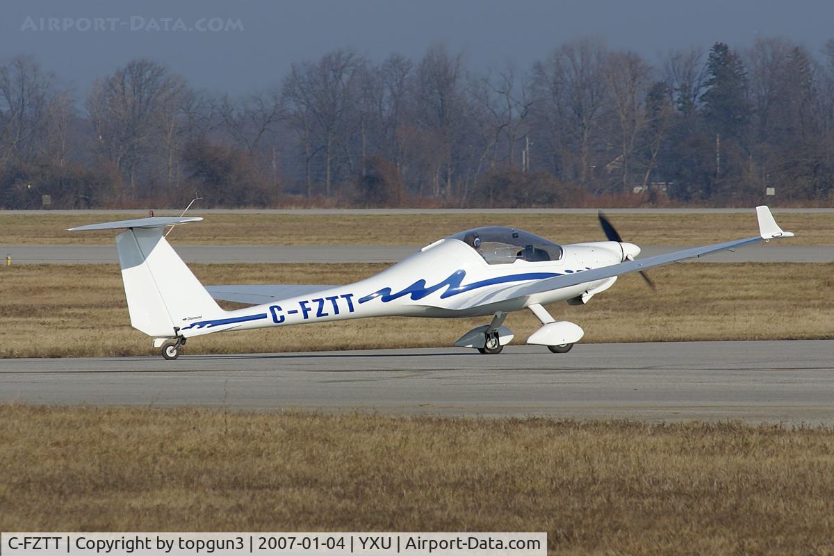 C-FZTT, 2002 Diamond HK-36TTS Super Dimona C/N 36.625, Taxiing for takeoff