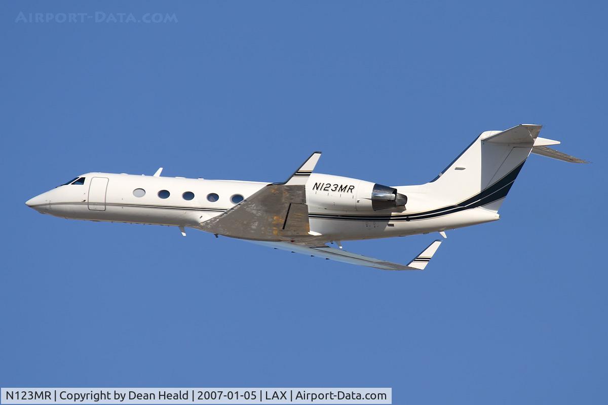 N123MR, 2002 Gulfstream Aerospace G-IV C/N 1492, 2002 Gulfstream Aerospace G-IV, N123MR, owned by Plane Truth LLC, climbing out from RWY 25R enroute to Las Vegas McCarran Int'l (KLAS).