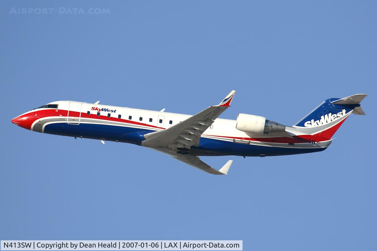 N413SW, 1996 Canadair CL-600-2B19 Regional Jet CRJ-100LR C/N 7102, SkyWest Airlines N413SW (FLT SKW6526) climbing out from RWY 25R enroute to Phoenix Sky Harbor Int'l (KPHX).