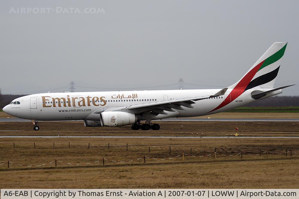 A6-EAB, 2000 Airbus A330-243 C/N 365, taxi in after arrival rwy 34