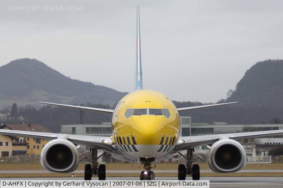 D-AHFX, 2001 Boeing 737-8K5 C/N 30416, Saison-Opening @ SZG
