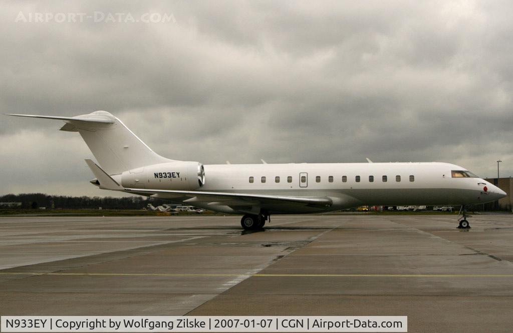 N933EY, 2000 Bombardier BD-700-1A10 Global Express C/N 9063, visitor