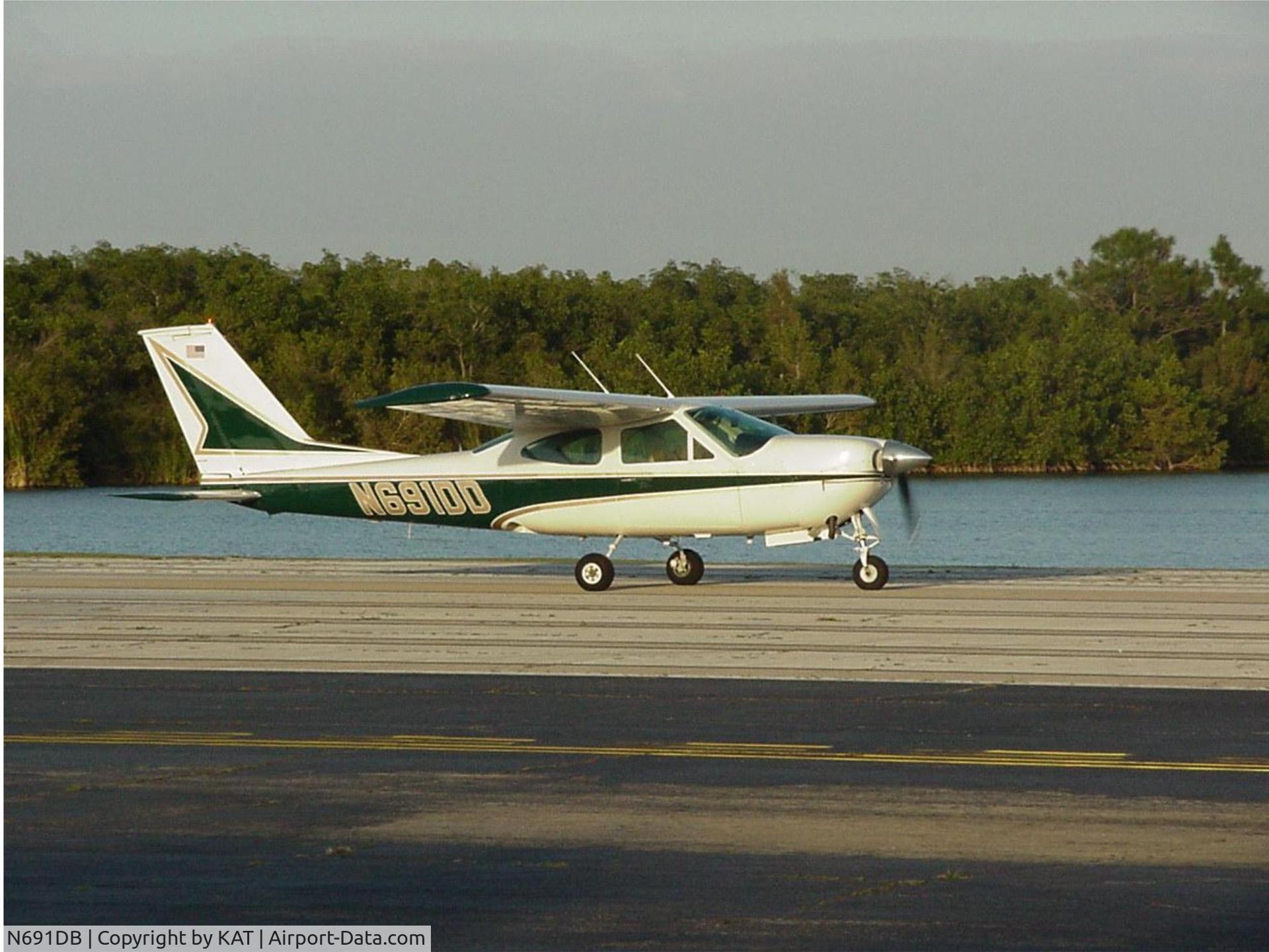 N691DB, Cessna 177RG Cardinal C/N 177RG1314, nice