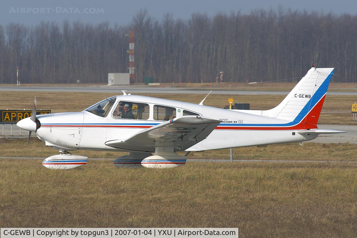 C-GEWB, 1979 Piper PA-28-181 C/N 28-7990357, Taxiing on alpha after landing on RWY15.