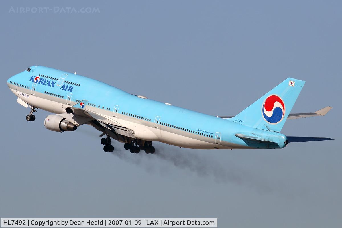 HL7492, Boeing 747-4B5 C/N 26397, Korean Air HL7492 (FLT KAL18) climbing out from RWY 25R, trailing brake dust from the main gear, enroute to Incheon Int'l (RKSI) - Seoul, South Korea.