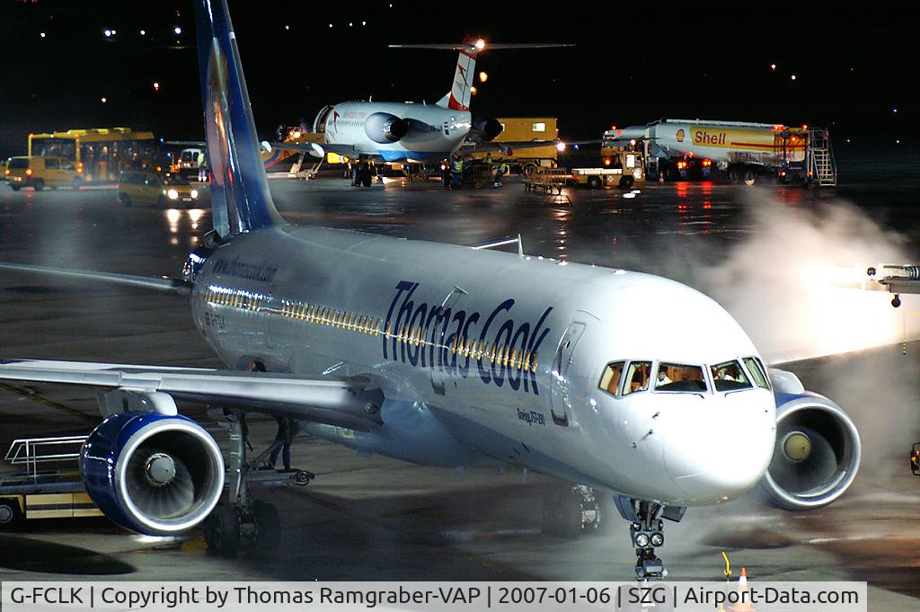 G-FCLK, 1993 Boeing 757-2Y0 C/N 26161, Thomas Cook B757-200 (de-icing action)