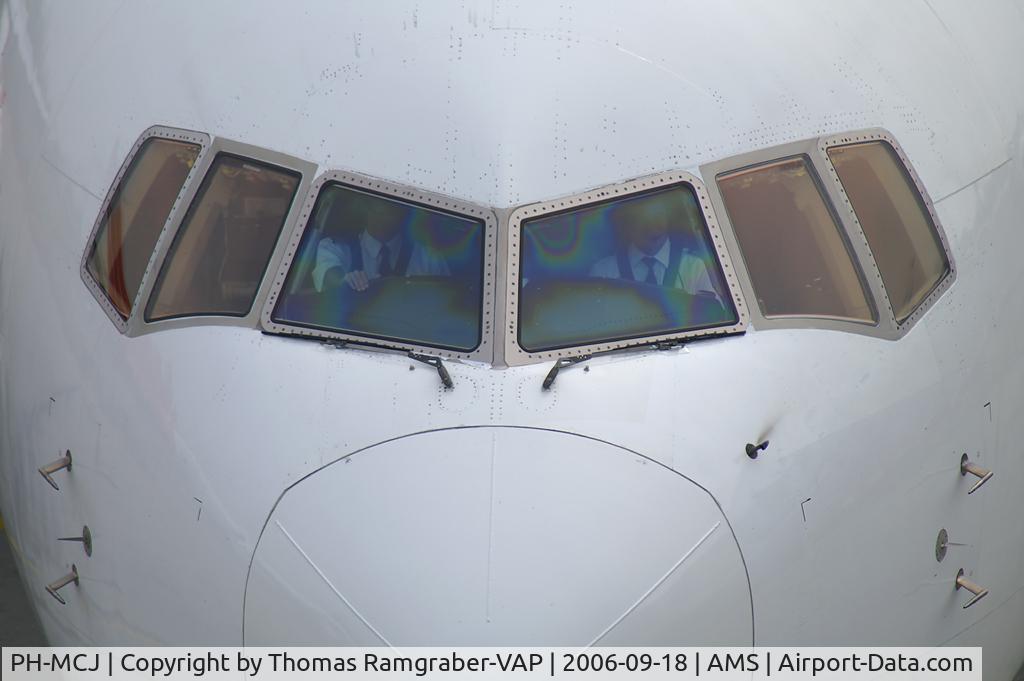 PH-MCJ, 1993 Boeing 767-33A C/N 25535, Martinair B767-300 (hello captain) ;-)