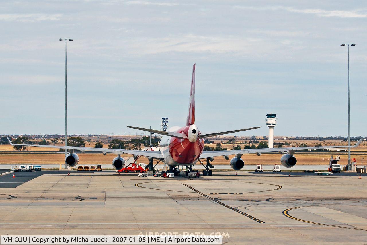 VH-OJU, 1999 Boeing 747-438 C/N 25566, backside ;-)