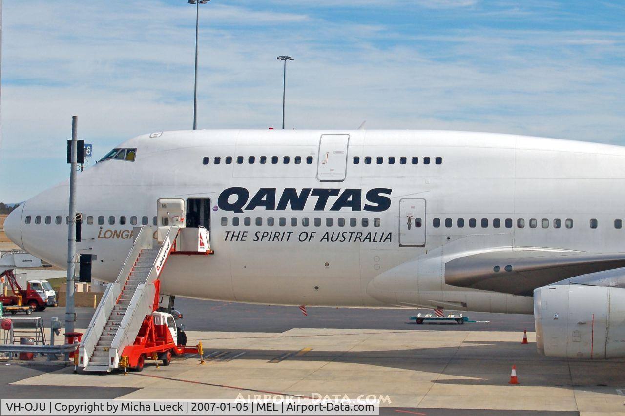 VH-OJU, 1999 Boeing 747-438 C/N 25566, Parked in Melbourne